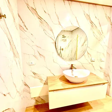 Le Charme Luxury منزل للإقامة باتي